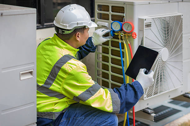 Professional Hvac technician working in Kalona, IA